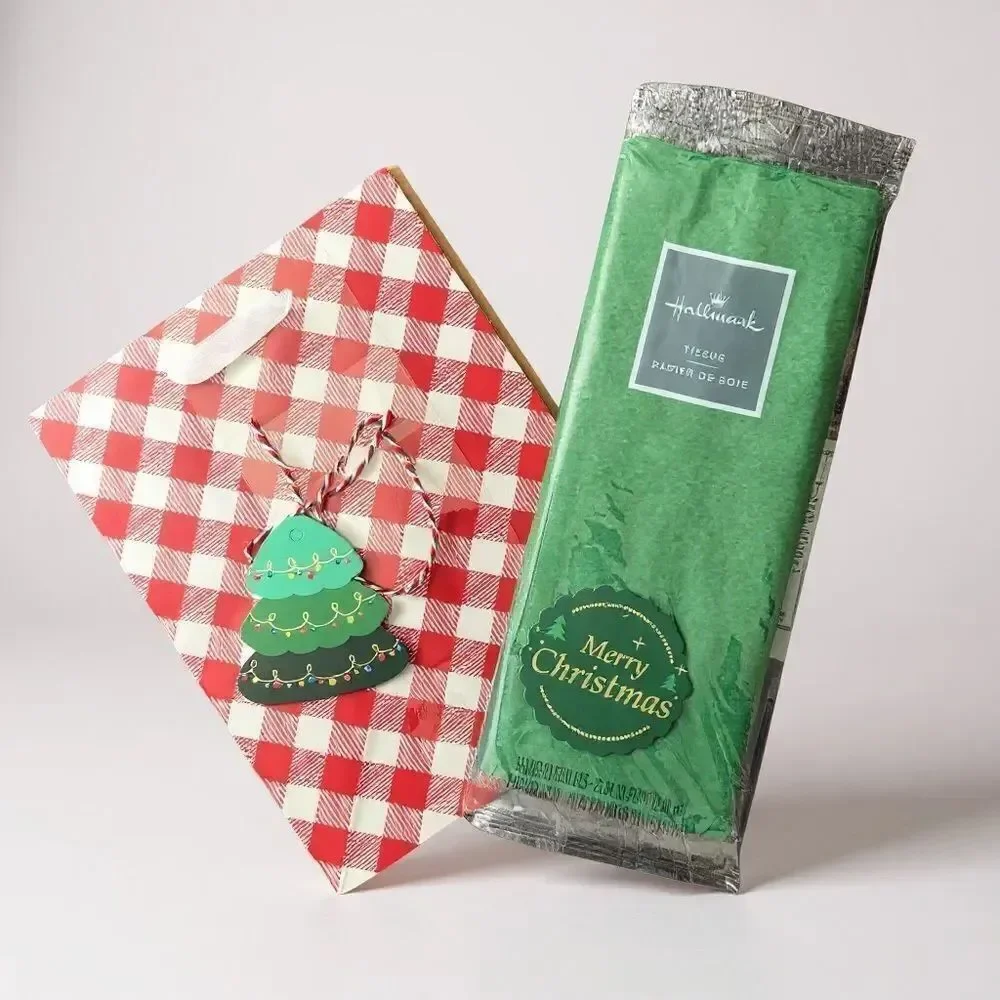 W8. Christmas Gift Bag Set